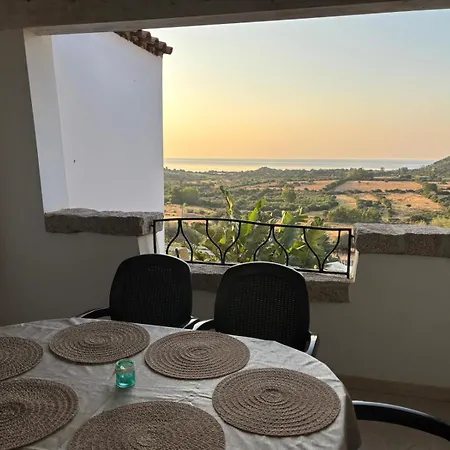 Alba Vista Mare - Mit Meerblick Und Pool Budoni, Sardinien